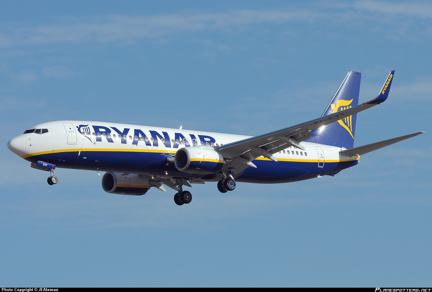 EI-EVT-Ryanair-Boeing-737-800_PlanespottersNet_312482